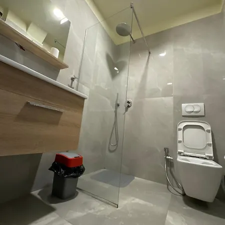 Hotel Tirona *