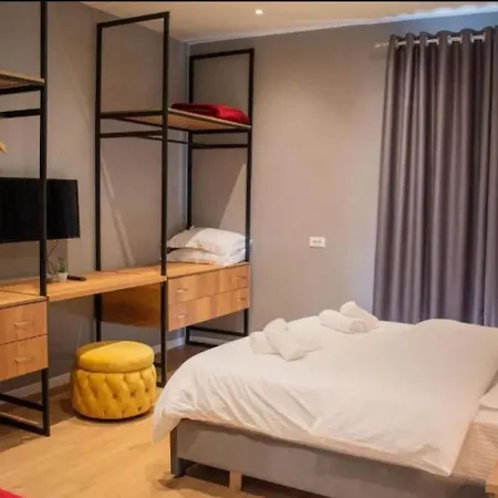 Tirona Hotel *