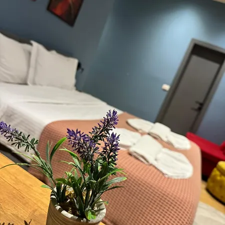 Tirona Hotel *